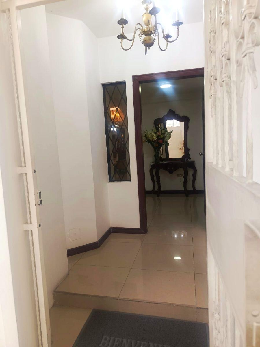 La Garzota - Venta con Uso de Suelo Casa Sin Amob de 3 Plantas con 4 Hab, Garaje, Splits, Cortinas, Guayas — imagen 10