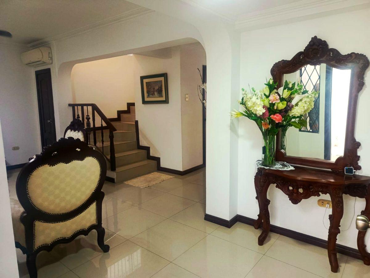 La Garzota - Venta con Uso de Suelo Casa Sin Amob de 3 Plantas con 4 Hab, Garaje, Splits, Cortinas, Guayas — imagen 8