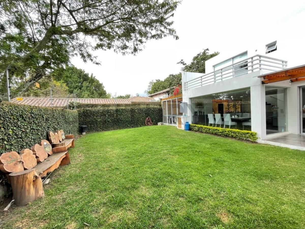 En Venta Casa con Patio. Intervalles. Tumbaco — imagen 8