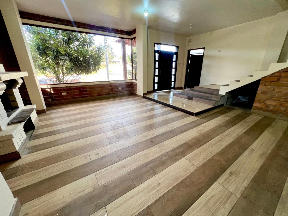 Casa en Venta con Amplio Terreno | Urbanización Privada | El Colibrí – Pintag — imagen 9
