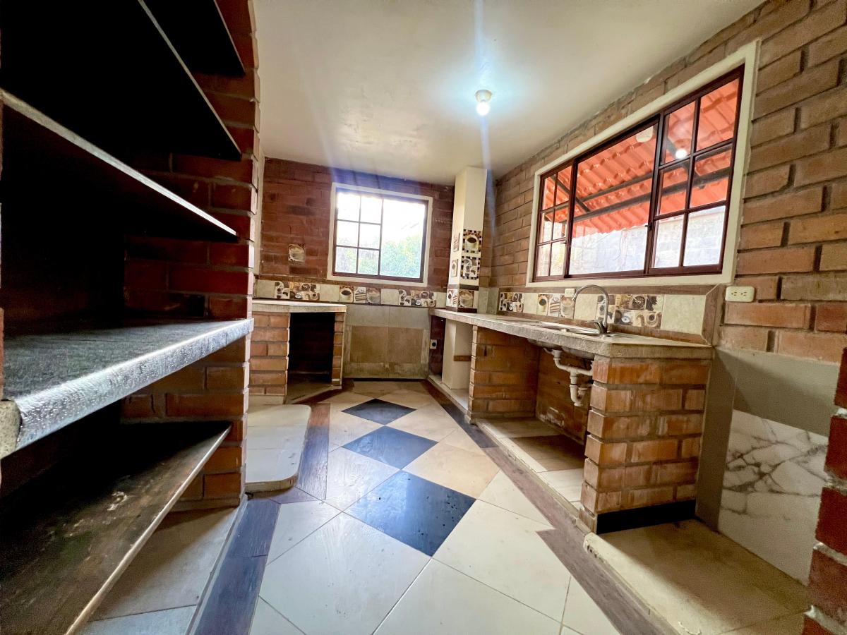 Casa en Venta con Amplio Terreno | Urbanización Privada | El Colibrí – Pintag — imagen 7