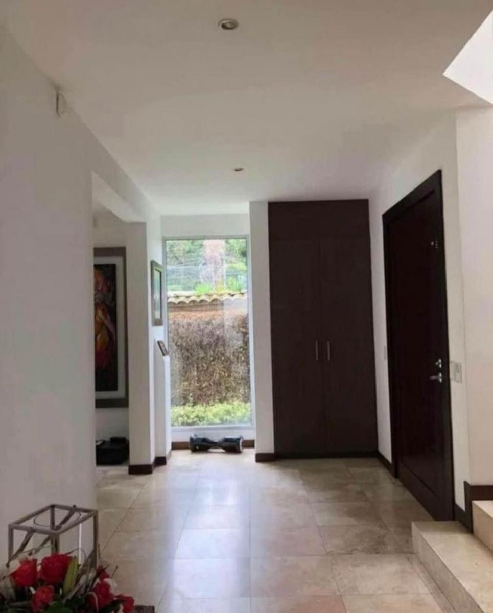 Vendo Casa en La Urbanización La Viña — imagen 4