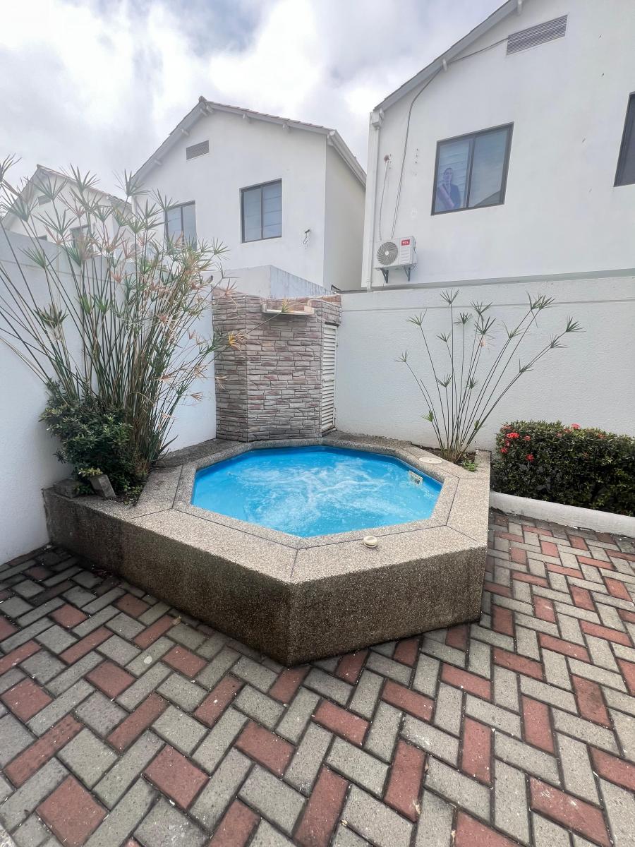 Vendo Casa con Jacuzzi en Urb Napoli, Guayas — imagen 10