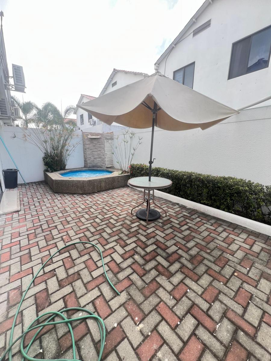 Vendo Casa con Jacuzzi en Urb Napoli, Guayas — imagen 9