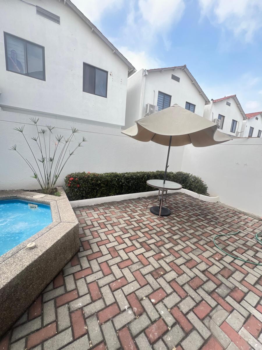 Vendo Casa con Jacuzzi en Urb Napoli, Guayas — imagen 8