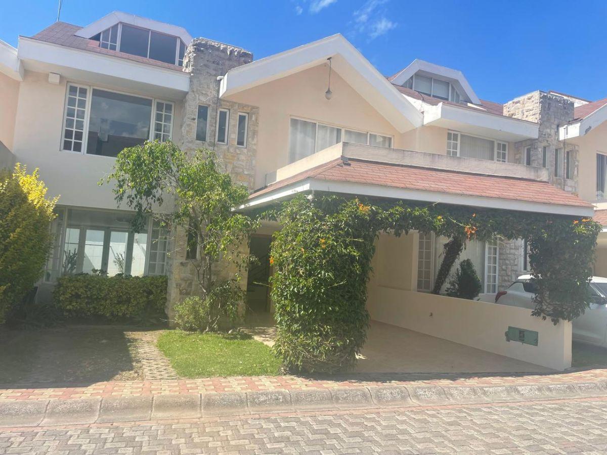 Espaciosa Casa de 310 m² con 3 Habitaciones en Venta en Cumbayá — imagen 10