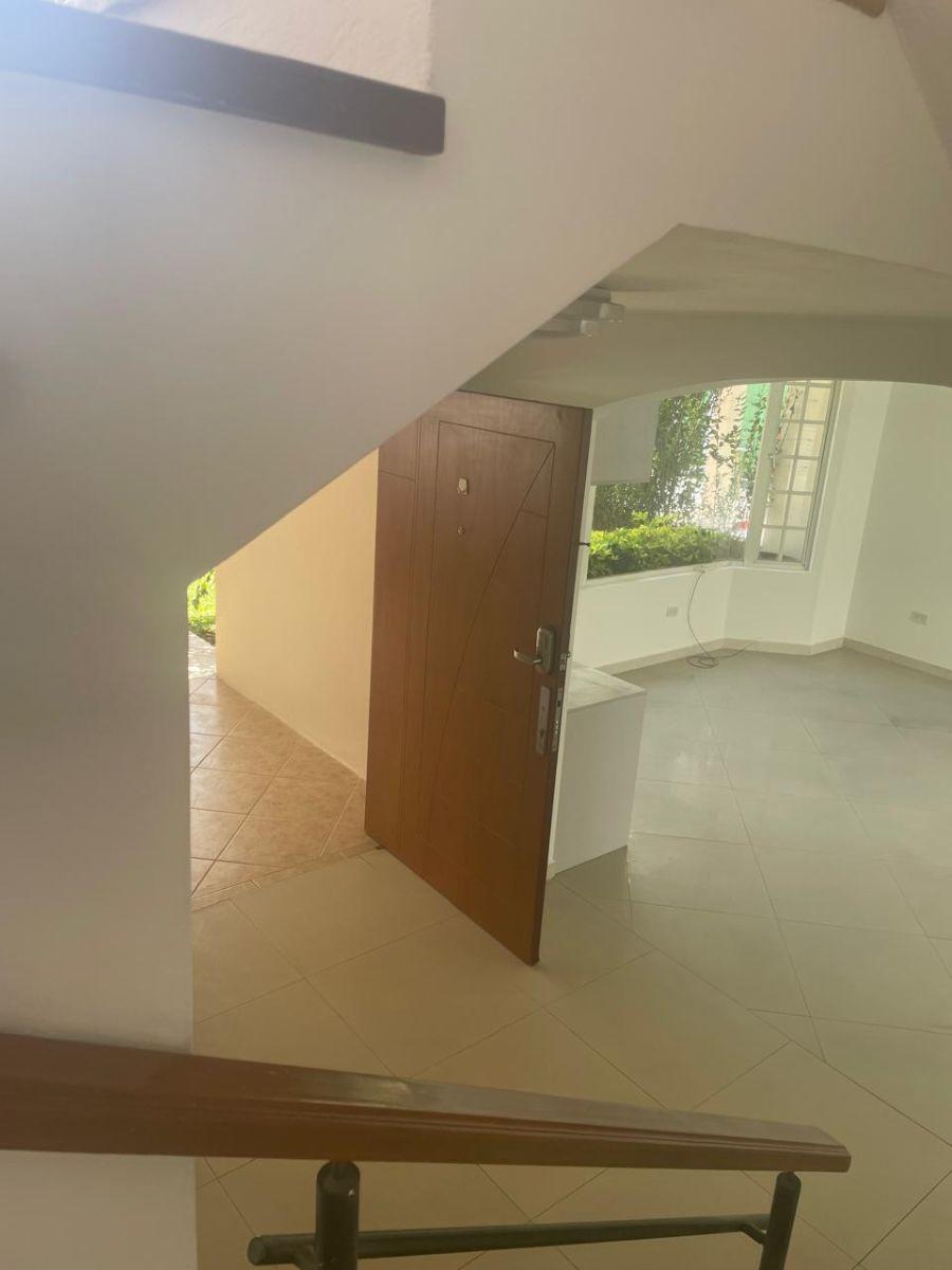 Espaciosa Casa de 310 m² con 3 Habitaciones en Venta en Cumbayá — imagen 8