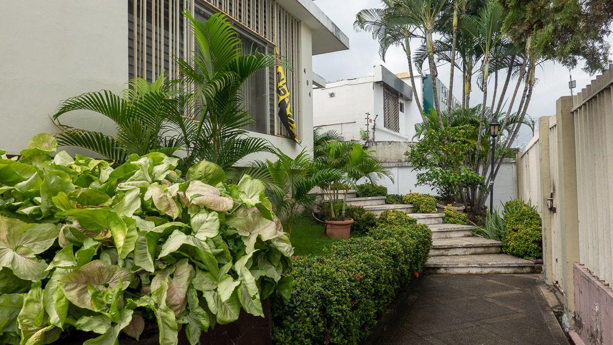 Legado Arquitectónico en Urdesa: Residencia de Autor con Alma de Historia, Guayas — imagen 10