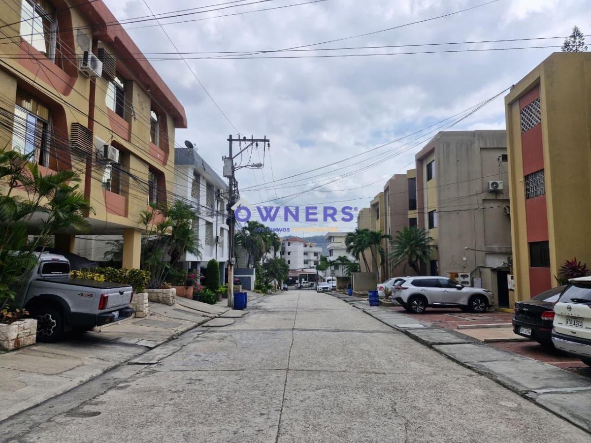 Venta de Departamento de 3 Habitaciones| Piscina| Seguridad 24/7| en Lomas de Urdesa (Lc), Guayas — imagen 9