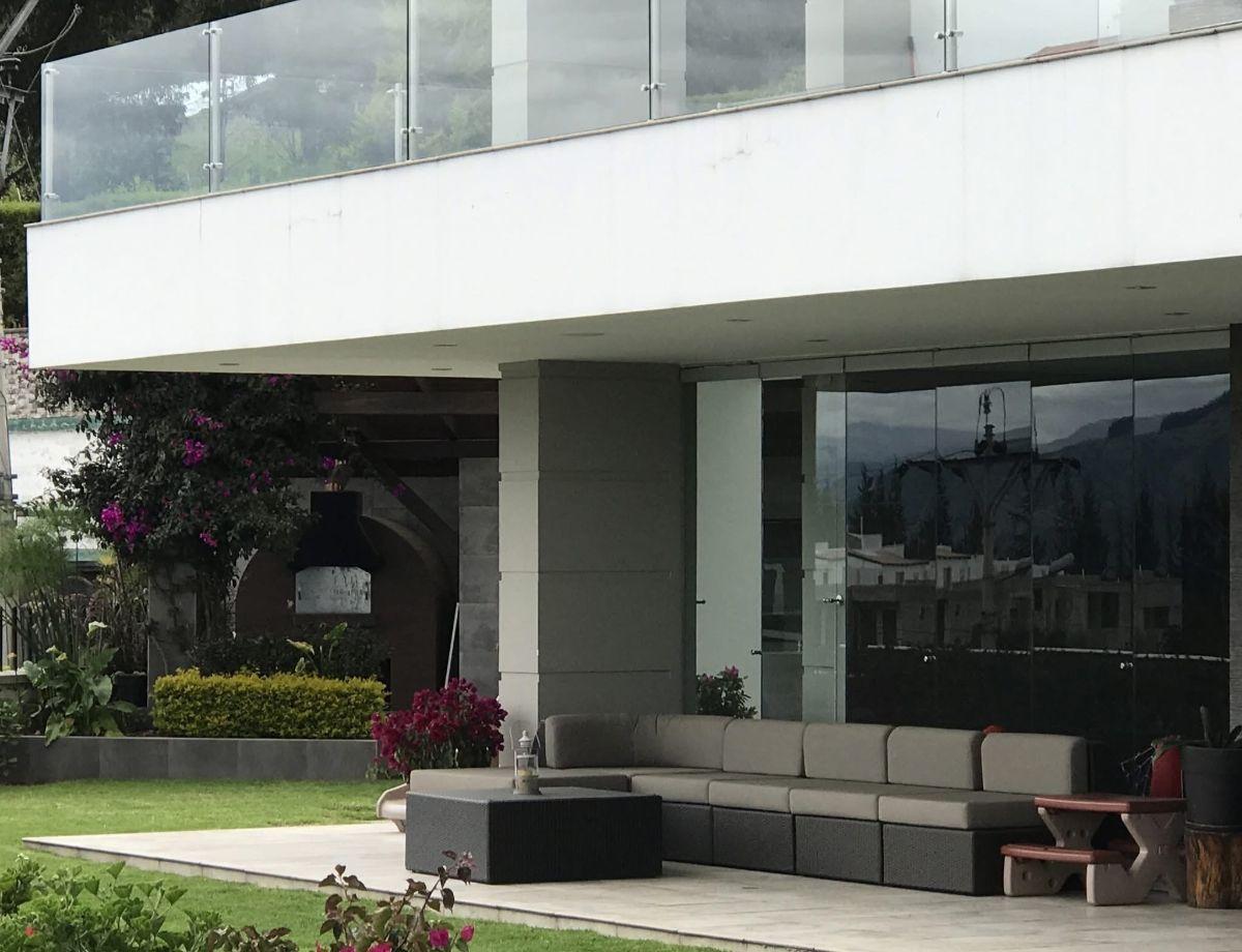 Casa Moderna Dentro de Urbanizacion de Lujo — imagen 10