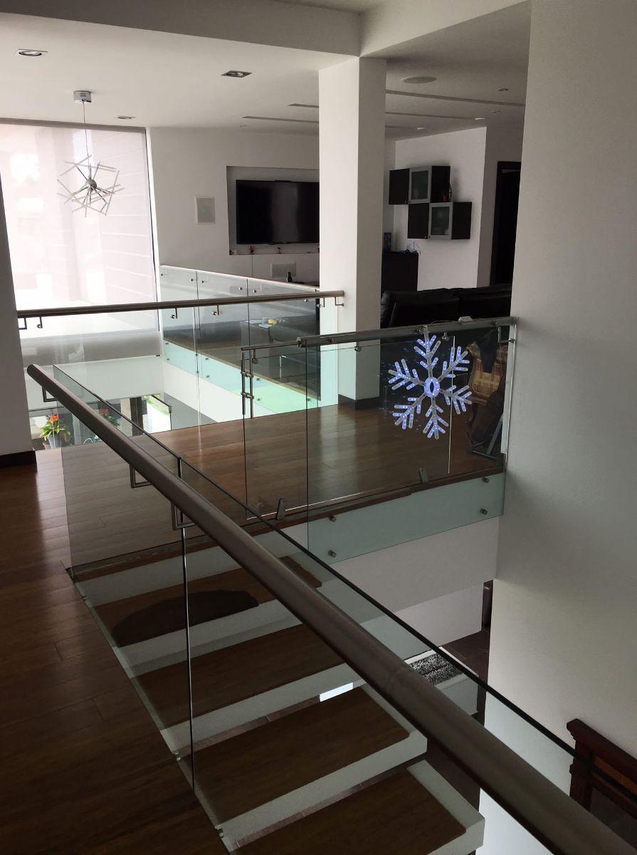 Casa Moderna Dentro de Urbanizacion de Lujo — imagen 4
