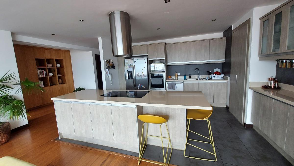 Departamento en Venta, 3 Dorm., 3 Parqueaderos, 195 m², González Suárez — imagen 9