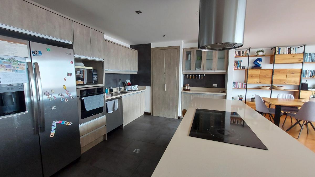 Departamento en Venta, 3 Dorm., 3 Parqueaderos, 195 m², González Suárez — imagen 4