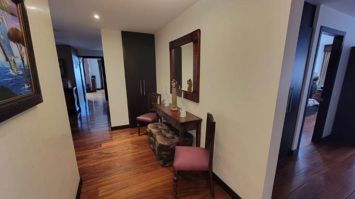Departamento de Venta en El Sector Republica de El Salvador de 262 m con 4 Parqueaderos — imagen 5