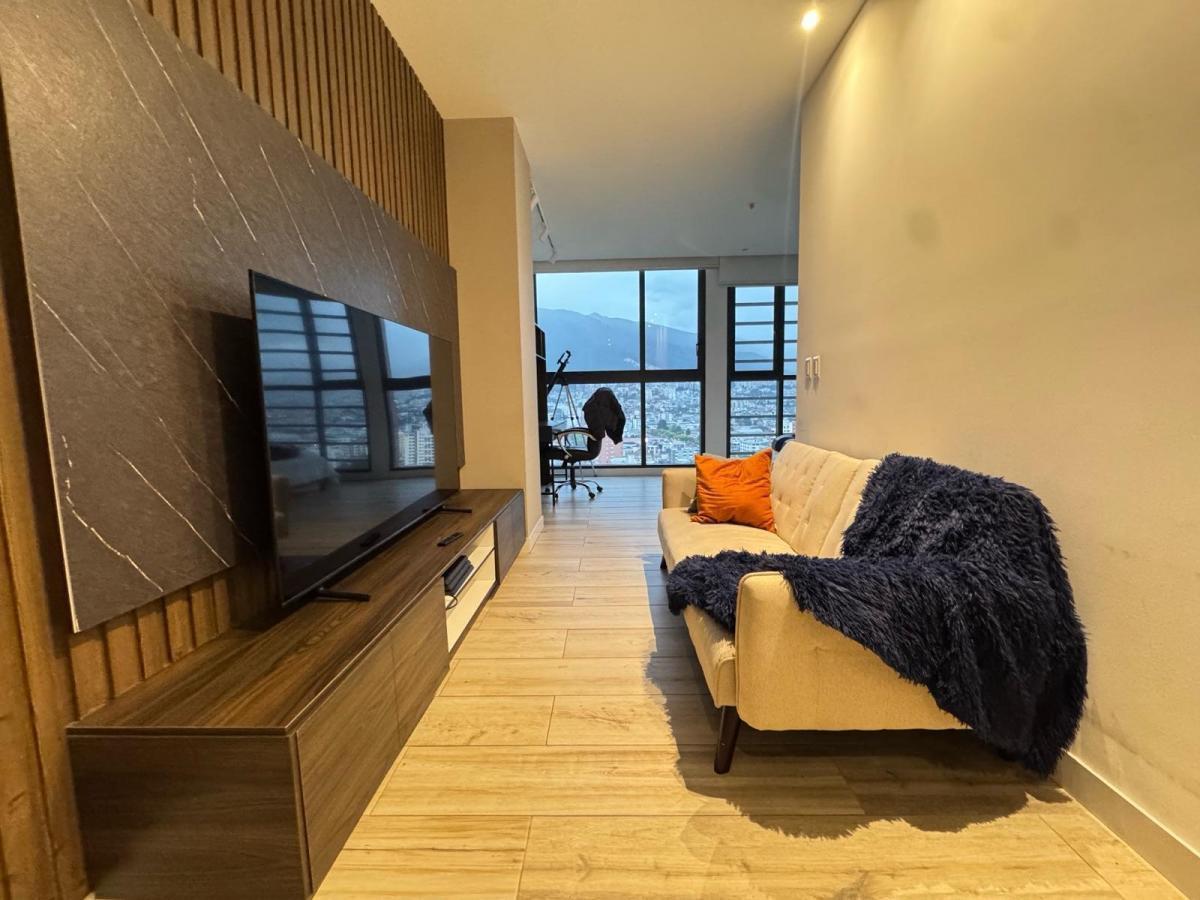 En Venta, Suite 1 Habitaciones con Vista Espectacular Piso Alto, Edificio Torre Solari — imagen 10