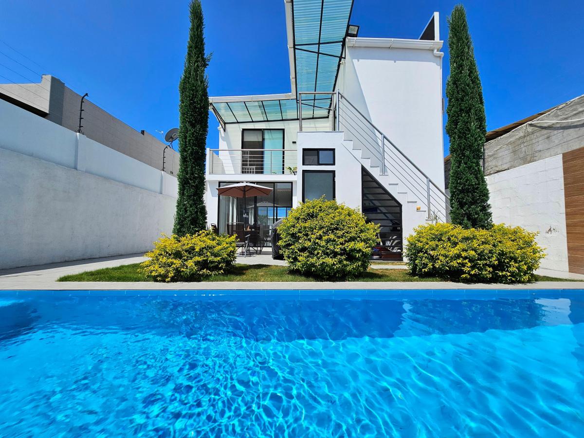 Vendo Espectacular Casa con Piscina a 4 Cuadras del Malecon de Salinas — imagen 9