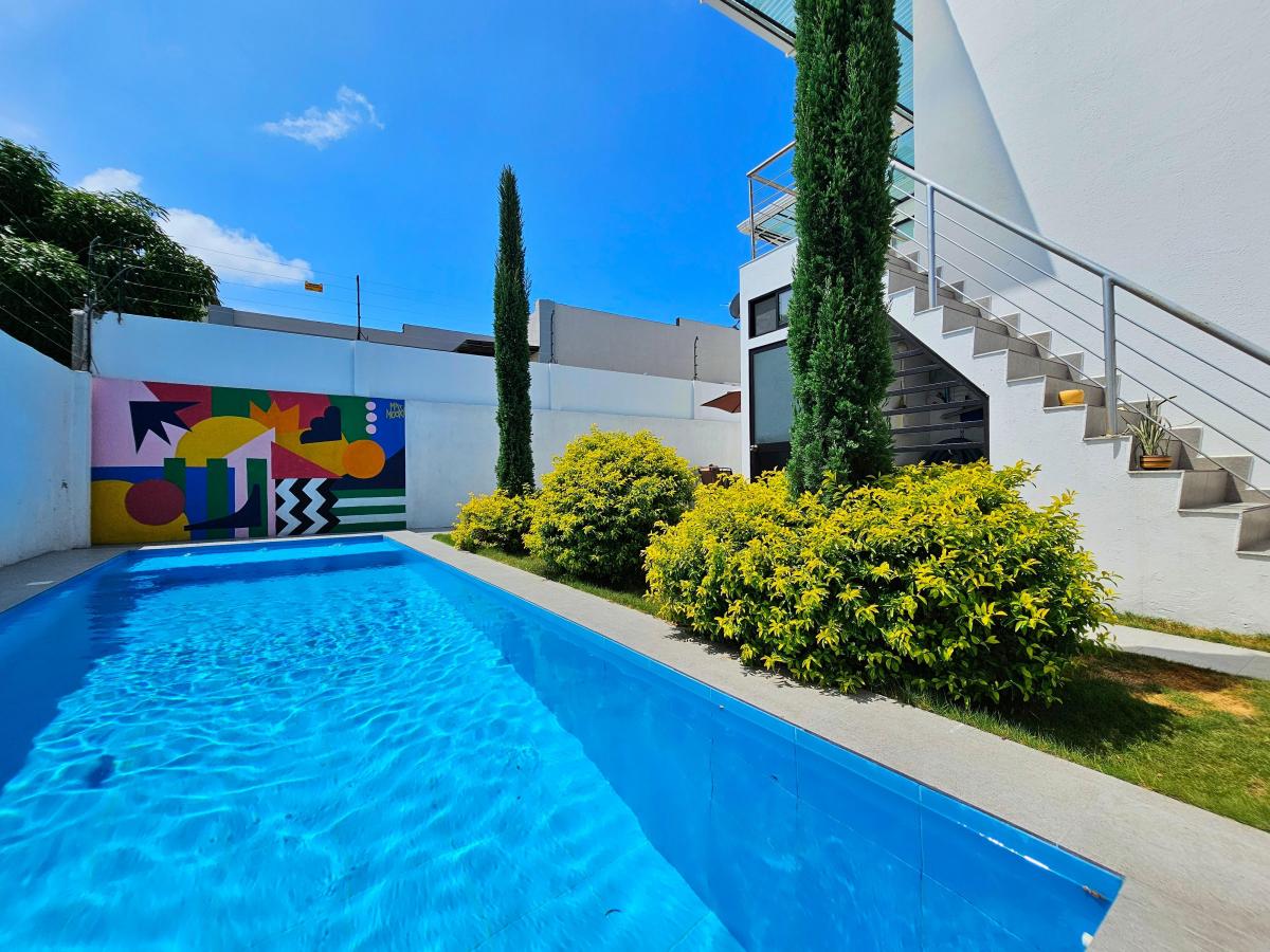 Vendo Espectacular Casa con Piscina a 4 Cuadras del Malecon de Salinas — imagen 8