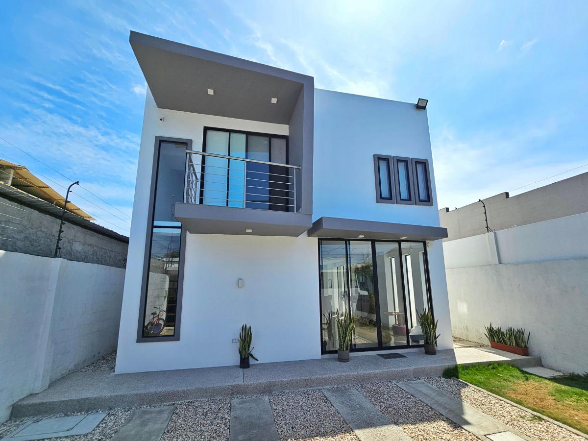 Vendo Espectacular Casa con Piscina a 4 Cuadras del Malecon de Salinas — imagen 7