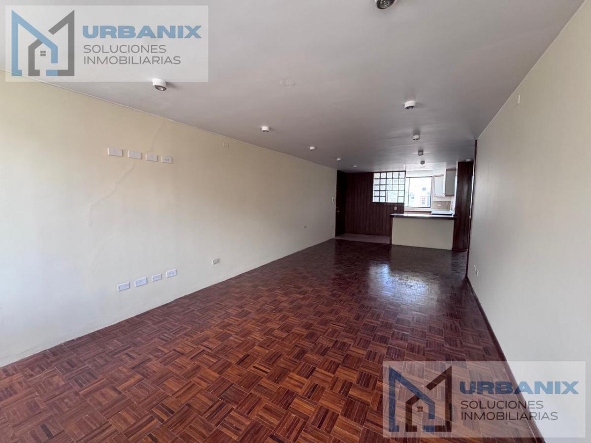 Venta Local Comercial + Departamento de 2 Dorm.. Provincia de Pichincha — imagen 8