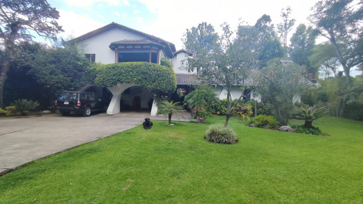 Casa Independiente en Venta | de 5 Habitaciones y Amplia Área Verde, Los Chillos Sector Playa Chica — imagen 10
