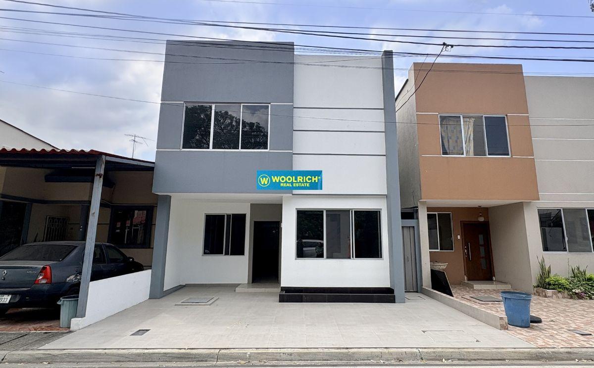 Urb. Cataluña, Vendo Casa Moderna a Estrenar, 3 Dorm c/u Bano, 160 m², Guayas — imagen 6