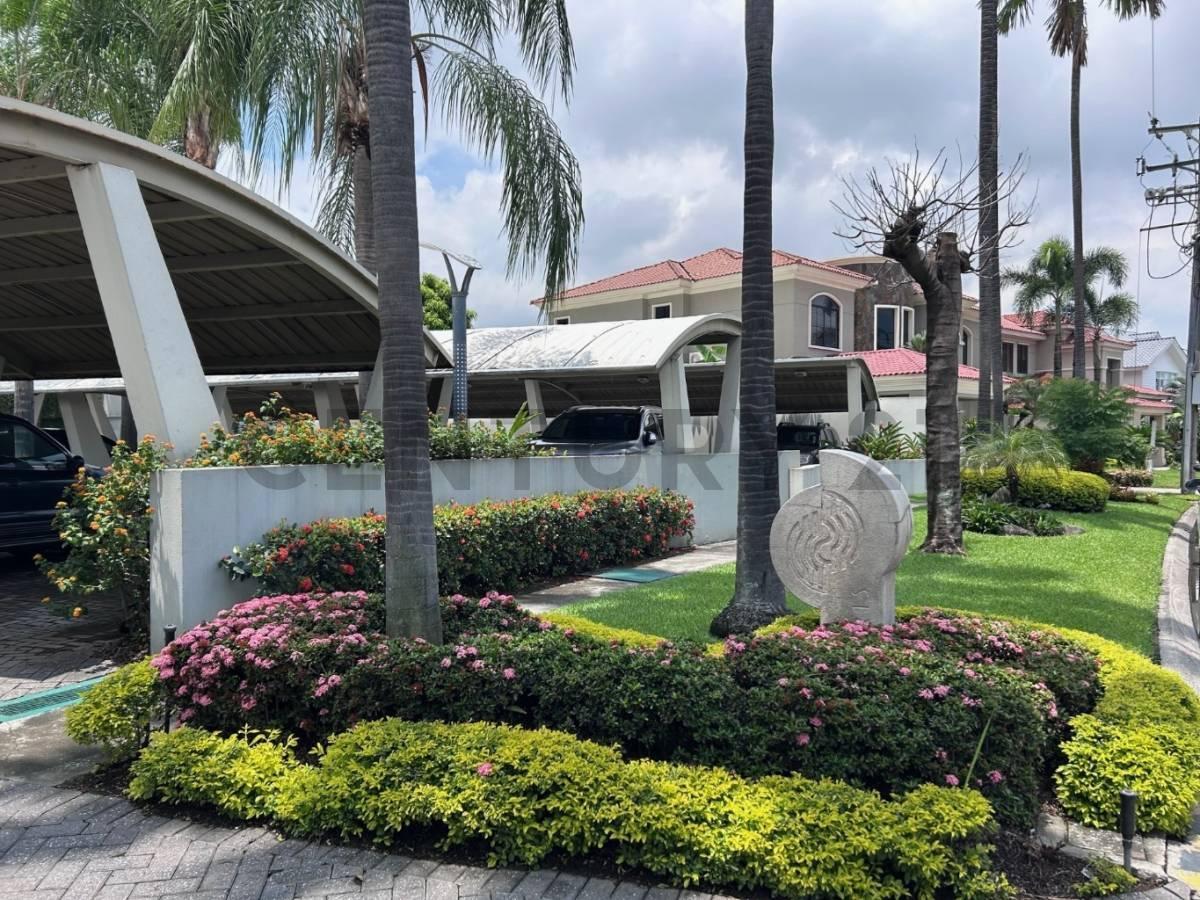 Venta de Parqueo Cubierto en Urb. Tennis Club, Samborondon, Guayas — imagen 5