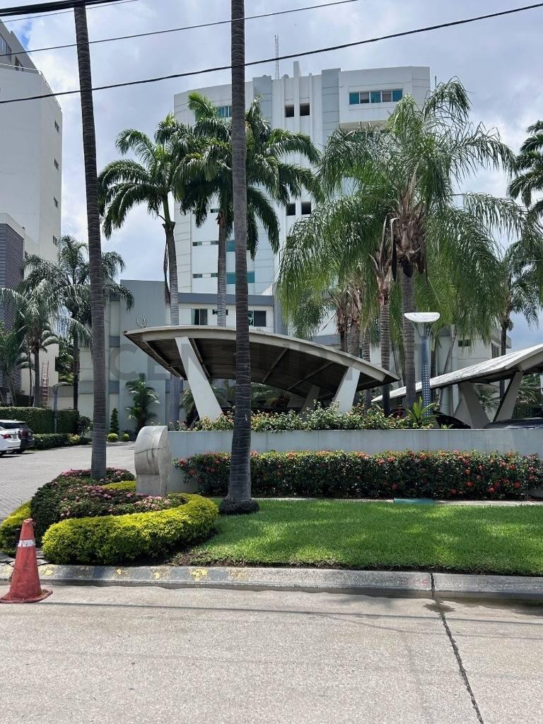 Venta de Parqueo Cubierto en Urb. Tennis Club, Samborondon, Guayas — imagen 4