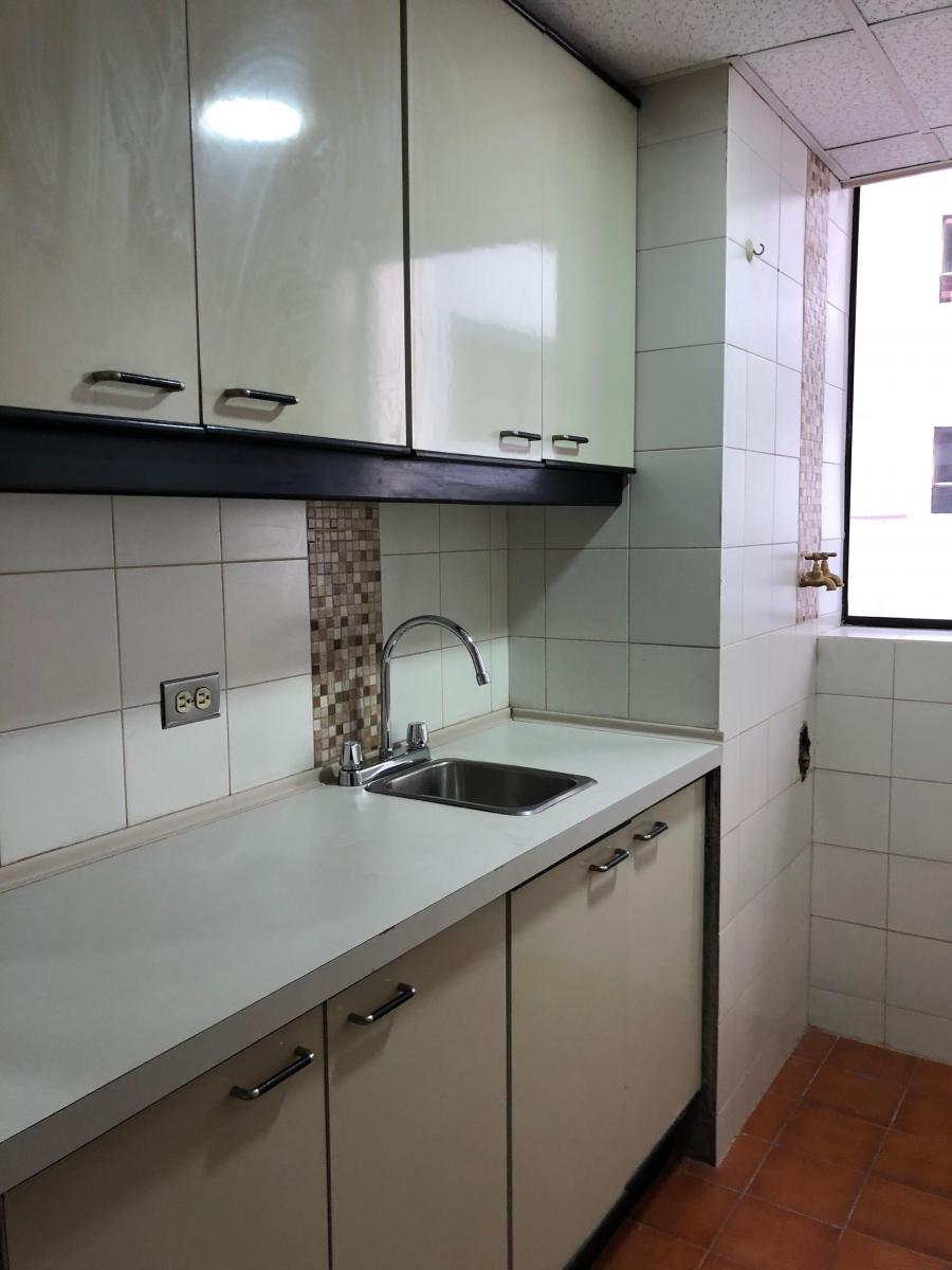 Se Vende Hermoso Departamento Sector González Suárez — imagen 8