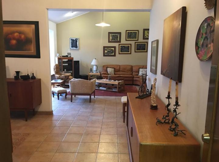 Cumbayá, Vendo, Casa Lineal, en Excelente Urbanizacion, Sector Pillagua, Piscina y Amplio Jardín — imagen 9