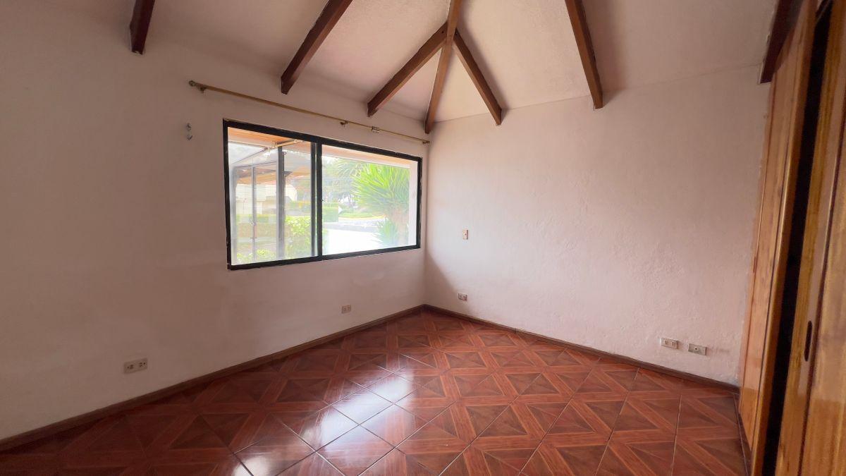 Casa en Venta, Urbanización El Condado, 3 Dorm., Jardín — imagen 7