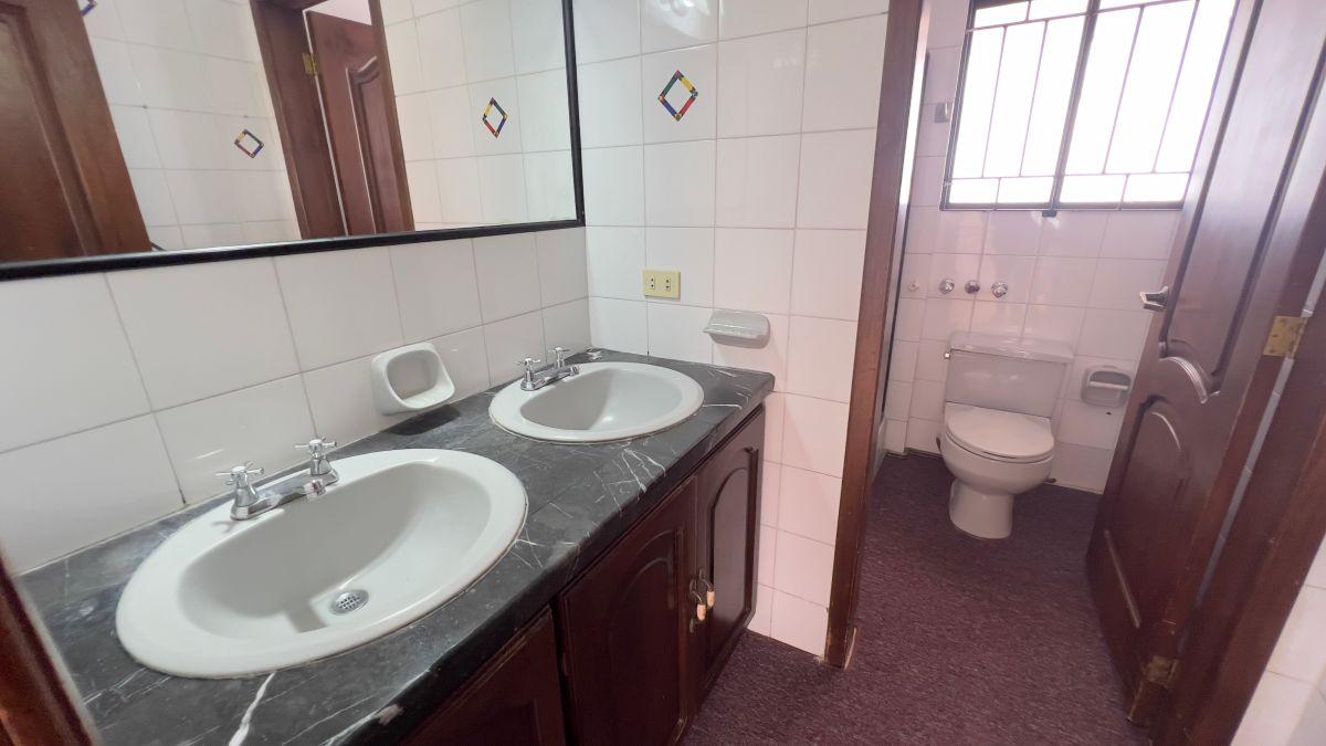 Casa en Venta, Urbanización El Condado, 3 Dorm., Jardín — imagen 6