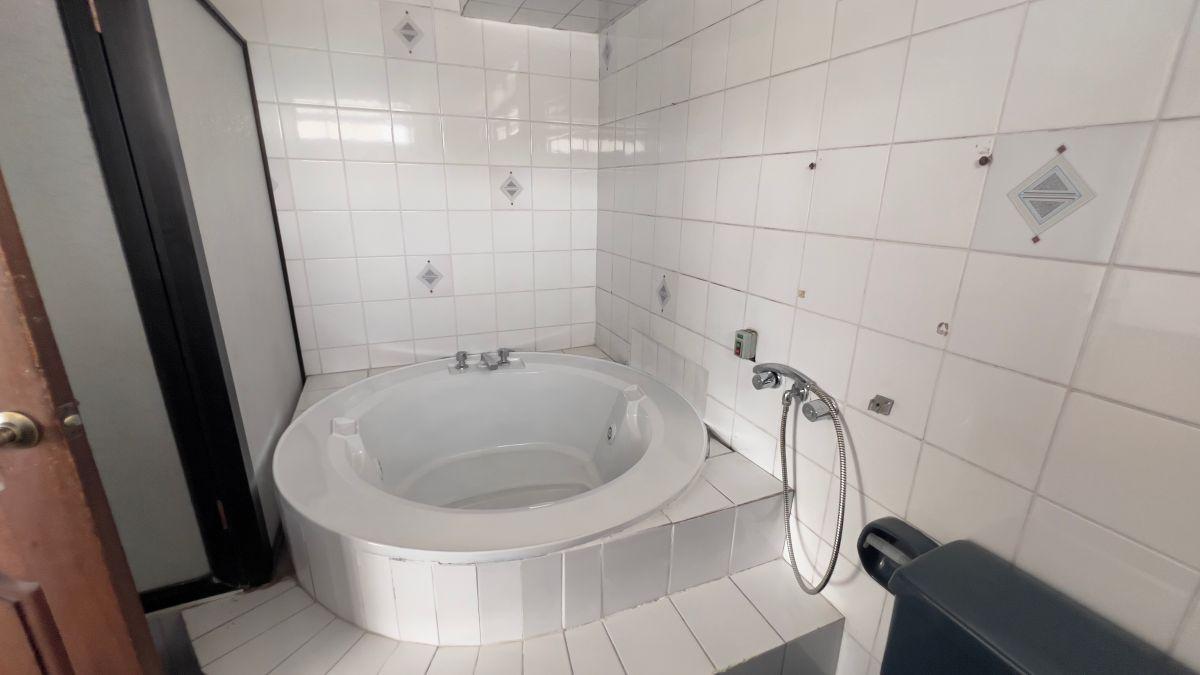 Casa en Venta, Urbanización El Condado, 3 Dorm., Jardín — imagen 5