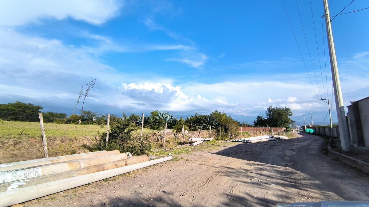 En Venta Lote Esquinero de 19000 m² en Collaqui Tumbaco Sector Consolidado — imagen 3