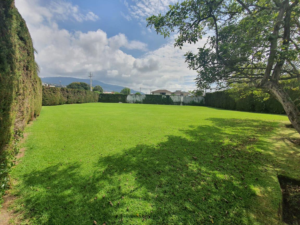 Terreno de Venta en Una de Las Mejores Urbanizaciones de Cumbayá. Ultimo Terreno de La Urbanización — imagen 3