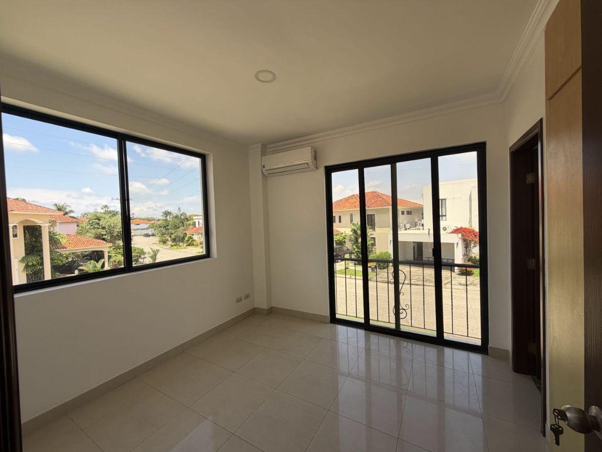 Se Vende Casa Esquinera en Estancias del Rio Via Samborondon, Guayas — imagen 9