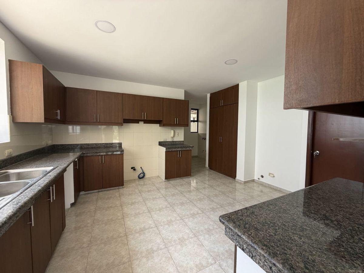 Se Vende Casa Esquinera en Estancias del Rio Via Samborondon, Guayas — imagen 8
