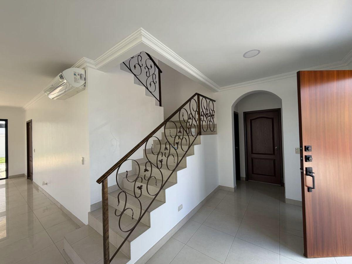 Se Vende Casa Esquinera en Estancias del Rio Via Samborondon, Guayas — imagen 7