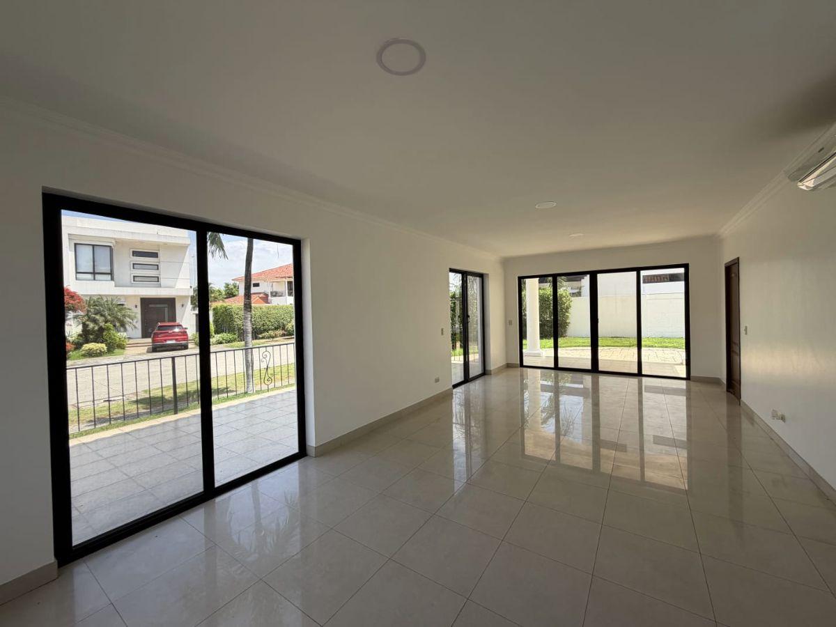 Se Vende Casa Esquinera en Estancias del Rio Via Samborondon, Guayas — imagen 6