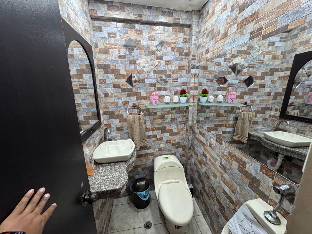 Se Vende Casa de 5 Dorm. en Urdesa Norte, Sector con Portón. Guayas — imagen 5