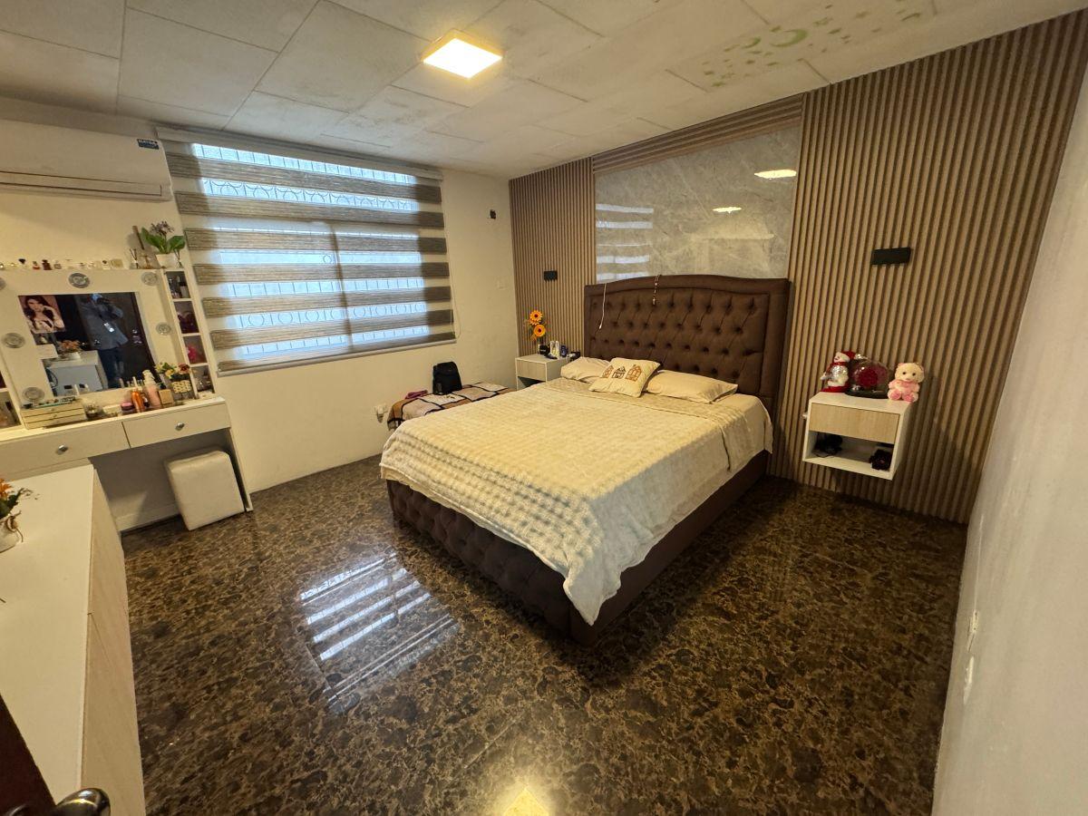 Se Vende Casa de 5 Dorm. en Urdesa Norte, Sector con Portón. Guayas — imagen 4