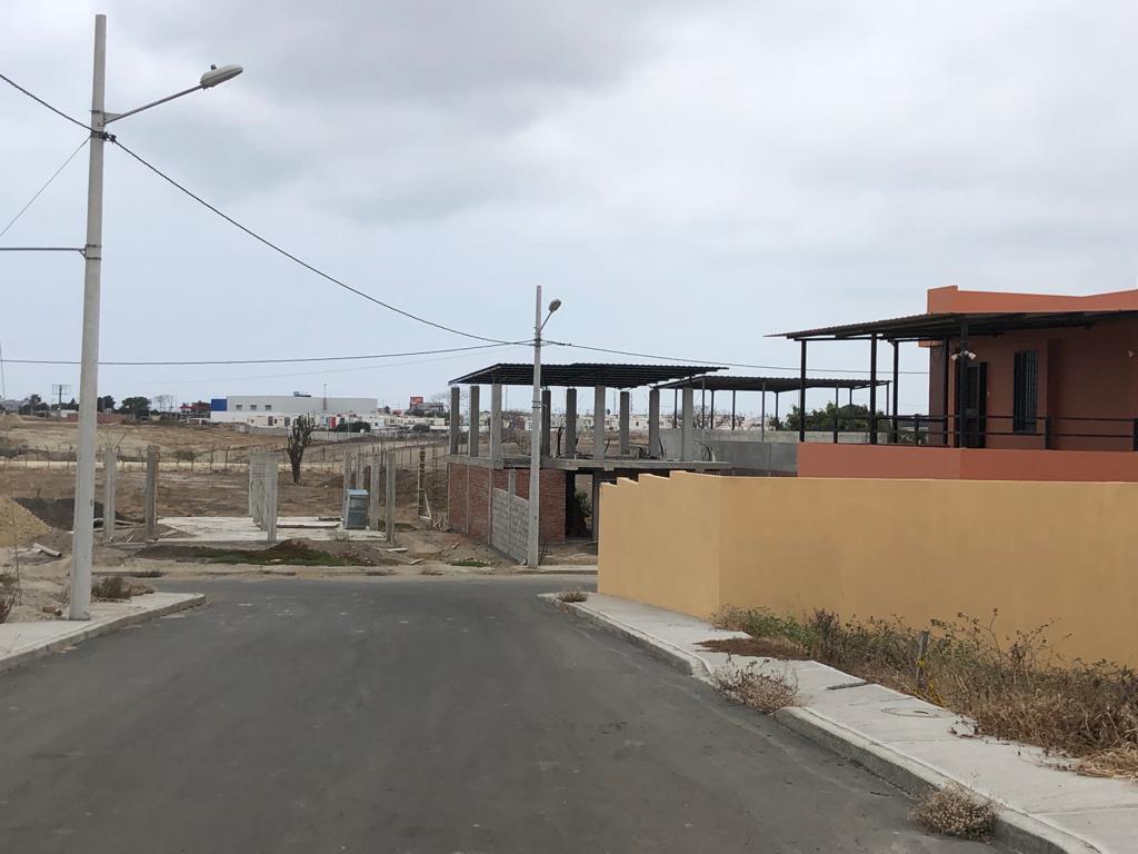 Un Lote de Terreno en Venta en La Urbanizacion Mantazul, Manabí — imagen 7