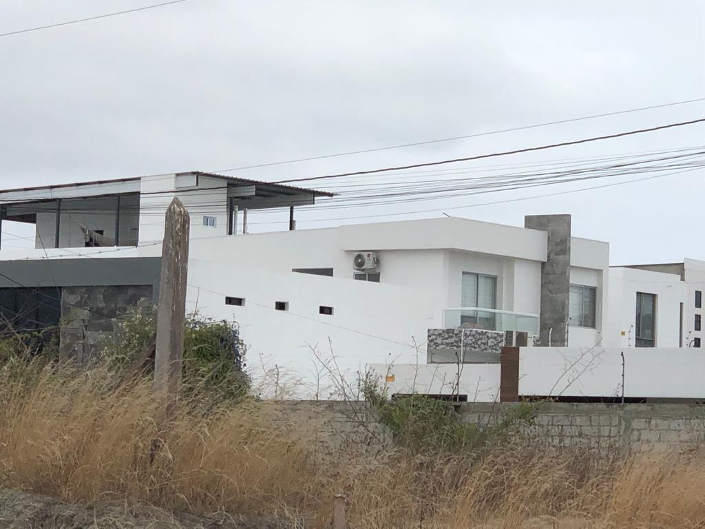 Un Lote de Terreno en Venta en La Urbanizacion Mantazul, Manabí — imagen 5