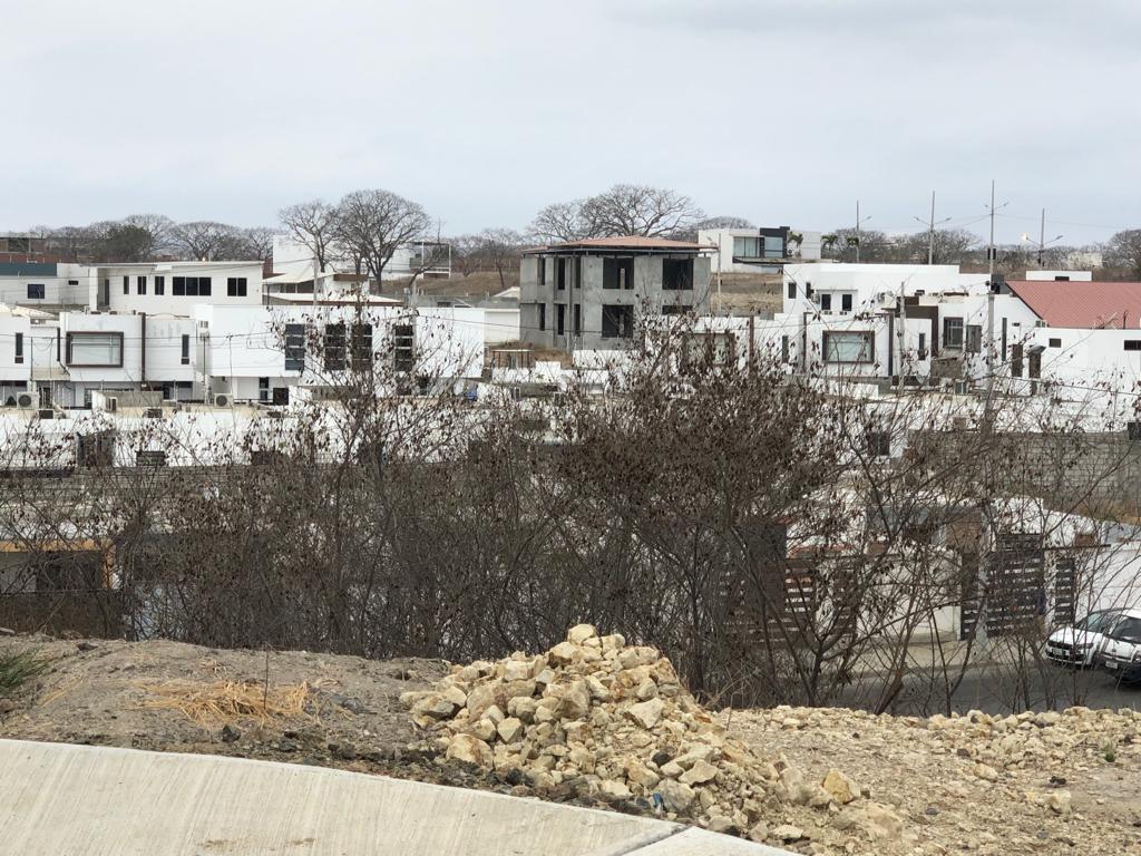Un Lote de Terreno en Venta en La Urbanizacion Mantazul, Manabí — imagen 3