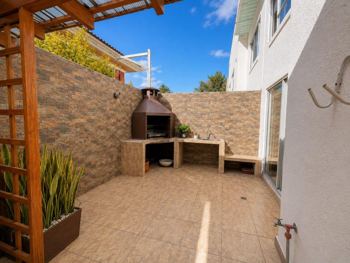 En Venta Casa de Cuatro Dorm. Dentro de Conjunto 179 m² - Tumbaco — imagen 10