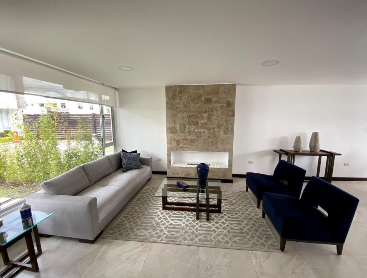 Hermosa Casa Esquinera en Venta en El Mejor Sector de Tumbaco - Villa Ventura — imagen 8