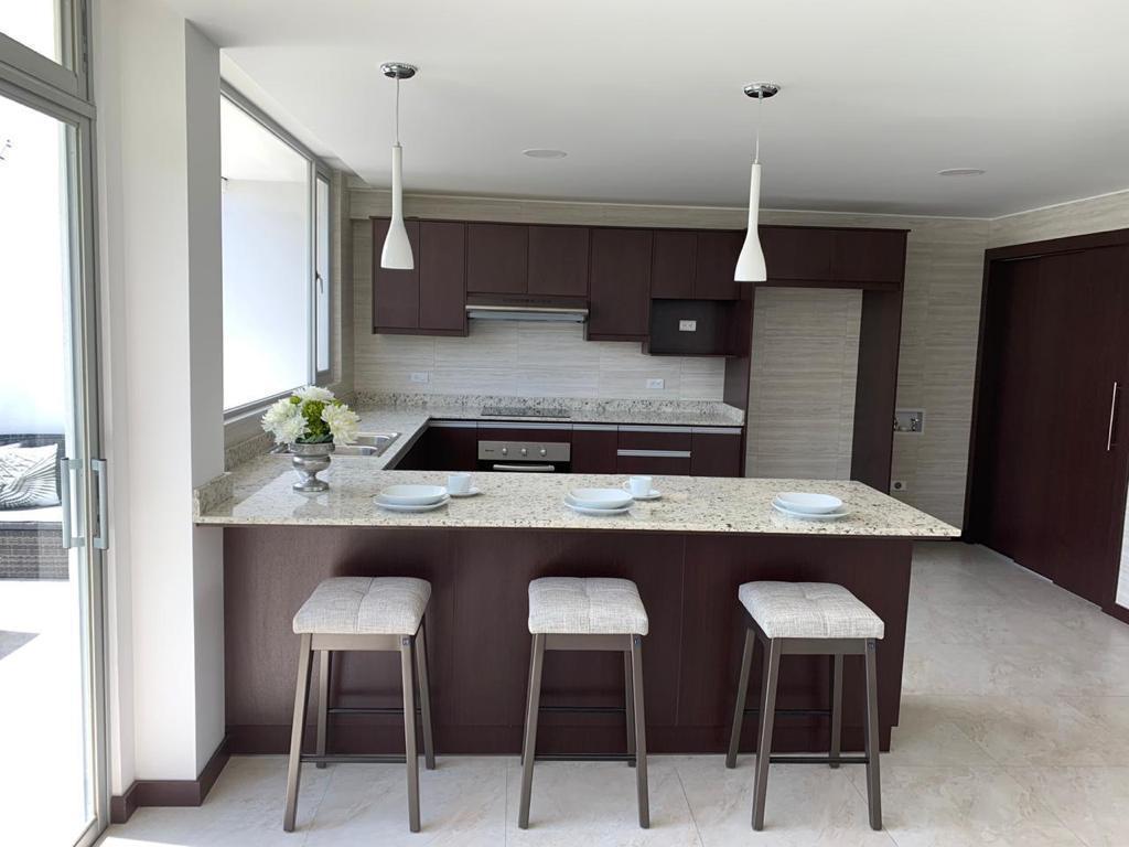 Hermosa Casa Esquinera en Venta en El Mejor Sector de Tumbaco - Villa Ventura — imagen 6