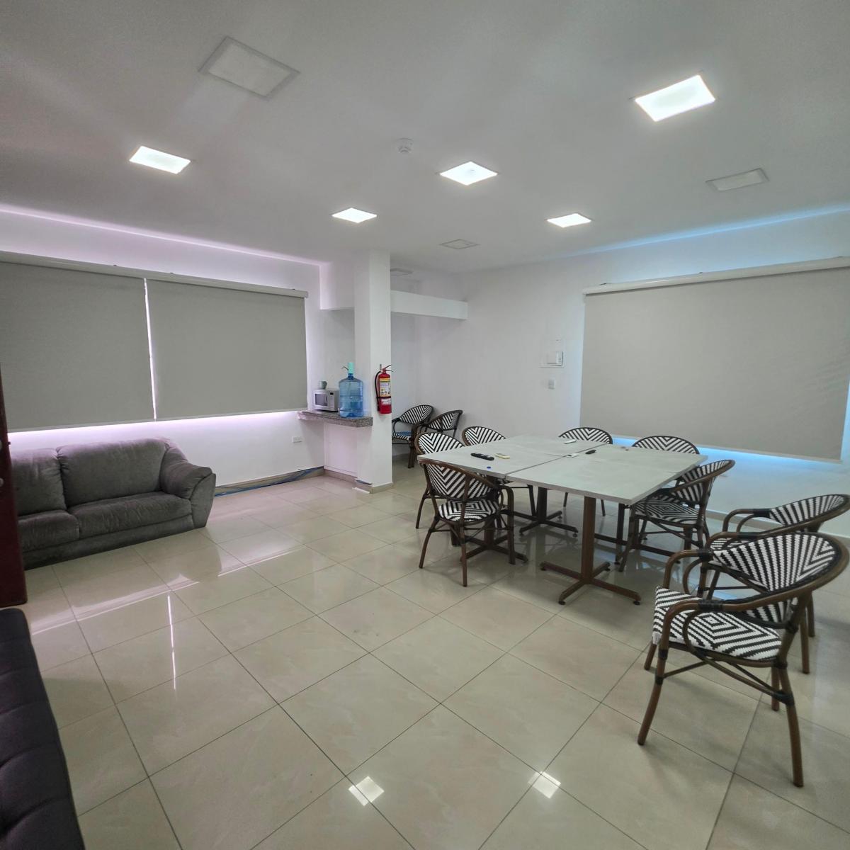 Sector Mall del Sol Edificio Comercial con Locales y Oficinas, Guayas — imagen 3