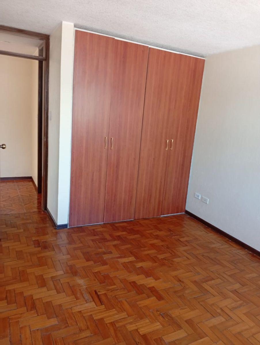 Casa Rentera de 8 Departamentos en Venta a 2 Cuadras del Estadio del Aucas — imagen 5