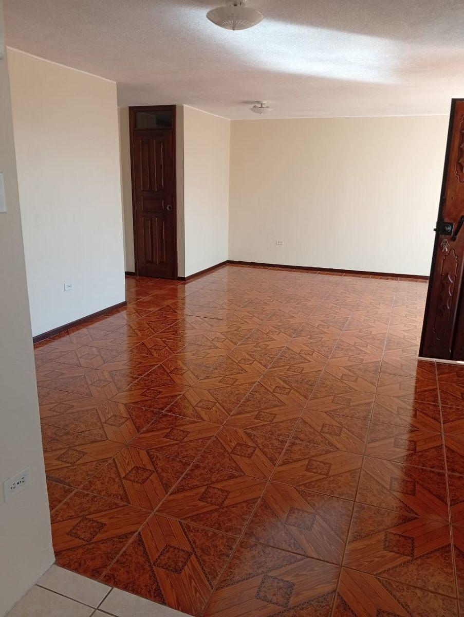 Casa Rentera de 8 Departamentos en Venta a 2 Cuadras del Estadio del Aucas — imagen 3