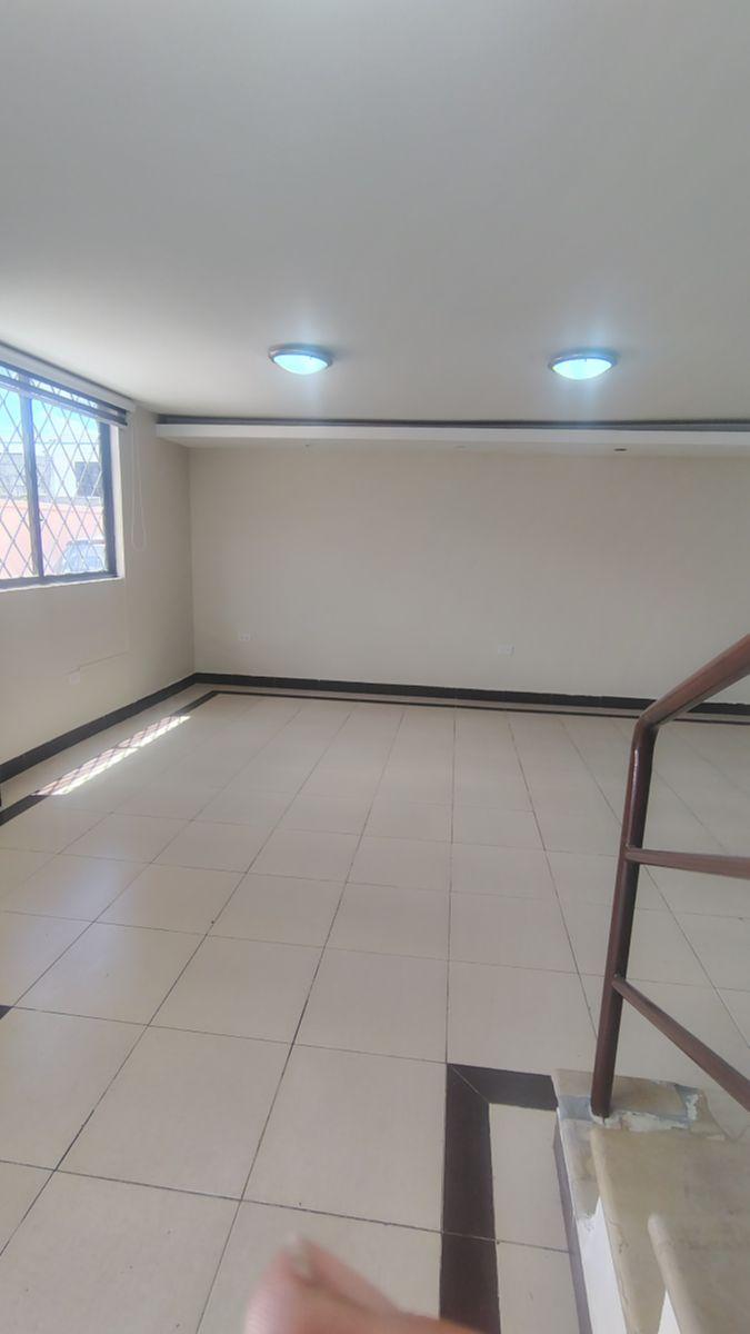 En Venta/ Renta Hermosa y Muy Comoda Casa, 4 Dorm., 2 Garajes, Sector La Campiña, El Condado — imagen 5